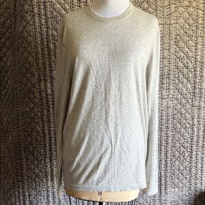 Neiman Marcus Light Gray Long Sleeve 70% Cashmere 30%Silk Sweater